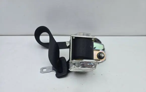 Toyota Auris 150 Rear seatbelt 7P1630 0539045 W476329