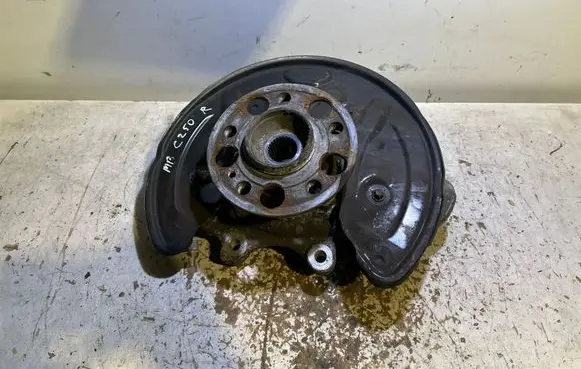 Rear wheel hub