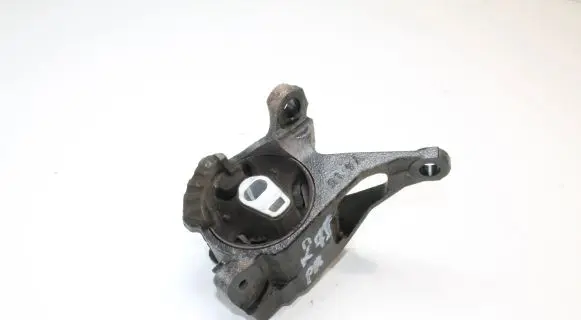 Mazda 6 Engine mount bracket