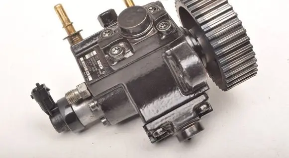 Fiat 500L Fuel injection high pressure pump 55246508