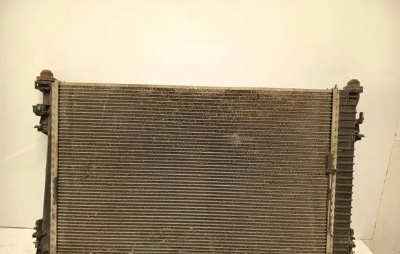 Mercedes-Benz C W203 Coolant radiator A2035000603 A0771