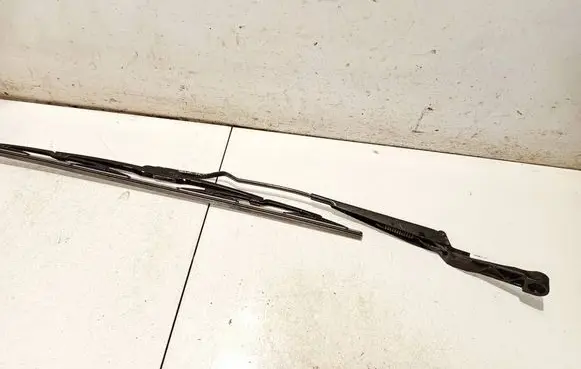 Front wiper blade arm