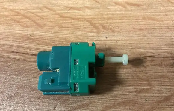 Ford Mondeo Mk III Brake pedal sensor switch 94BB9C872AC