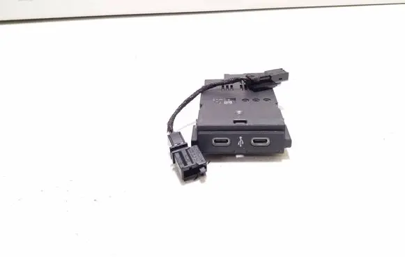Volkswagen T-Roc USB socket connector 2G6035700 32300002853625