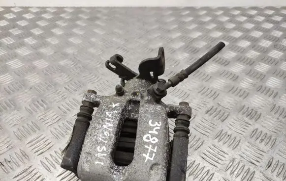 Opel Insignia A Rear brake caliper