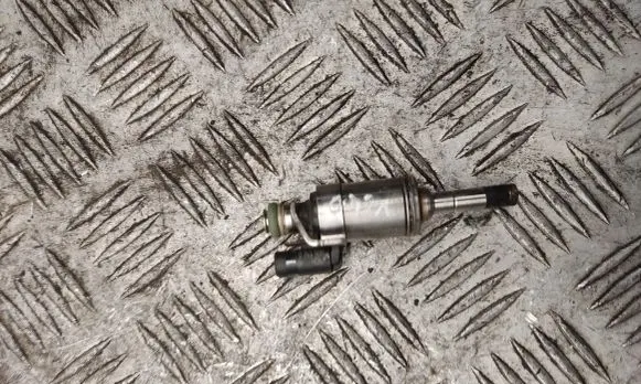 Volvo XC40 Fuel injector 0261500