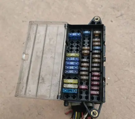 Volkswagen Polo III 6N 6N2 6NF Fuse module 6X0937615A