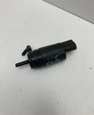 BMW 5 E39 Windscreen/windshield washer pump 8377612