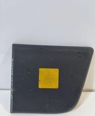 Rear fender molding trim