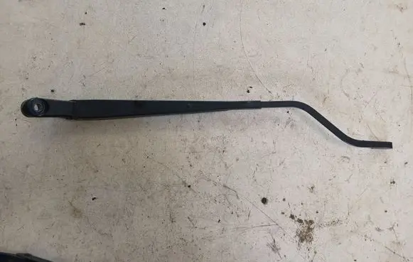 Suzuki Swift I Front wiper blade arm