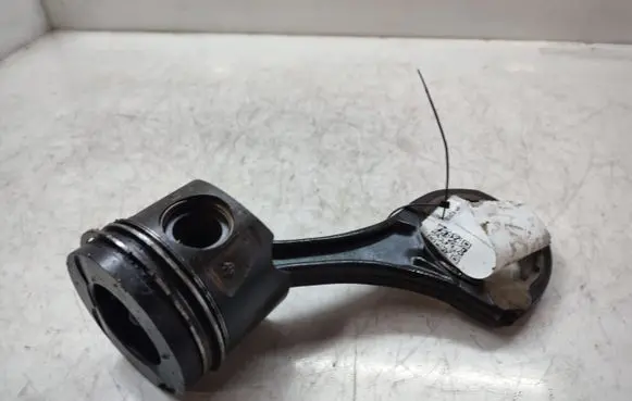 Mercedes-Benz ML W164 Piston with connecting rod