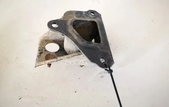 Subaru Outback Front bumper mounting bracket