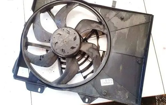 Radiator cooling fan shroud