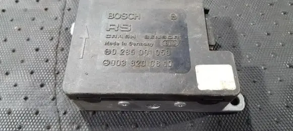 Mercedes-Benz E W124 Airbag control unit/module 0038200610 0285001050