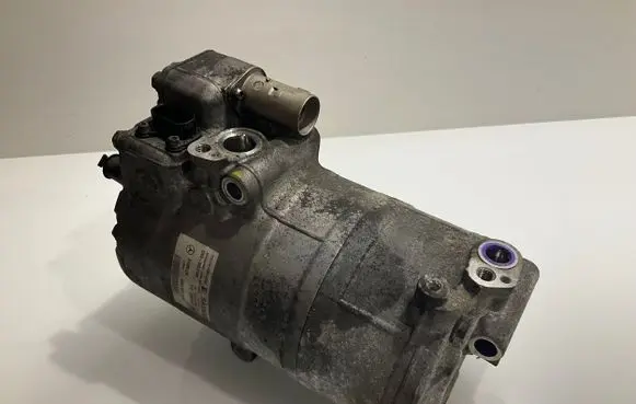 Mercedes-Benz E W212 Air conditioning (A/C) compressor (pump) A0038301660 00513407368 SHS33L4156