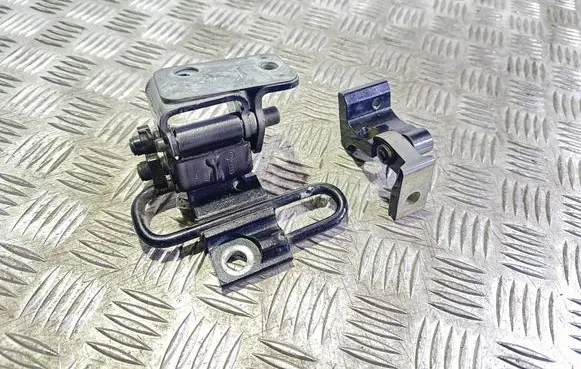 Rear door hinge set