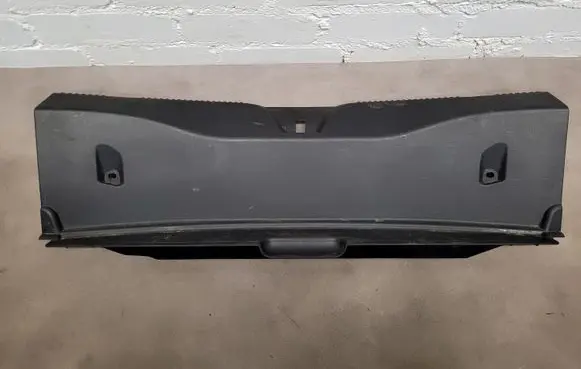 Trunk/boot sill cover protection