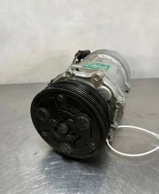 Volkswagen Golf IV Air conditioning (A/C) compressor (pump) 1J0820803F