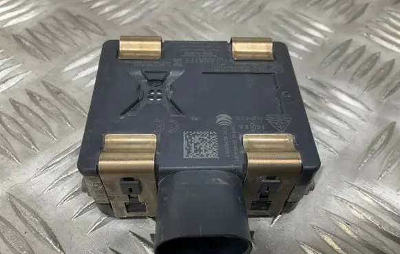 Volkswagen Golf VII Distronic sensor radar 