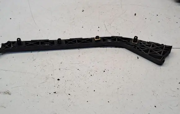 Toyota Prius (NHW20) Rear bumper mounting bracket 5257647011