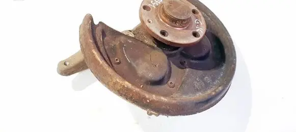 Rear wheel hub