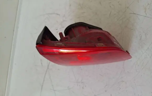 Volkswagen Tiguan Tailgate rear/tail lights 5N0945093G 2SA01073901