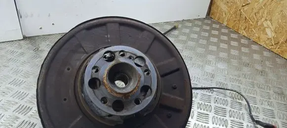 Mercedes-Benz E AMG W212 Rear wheel hub A2125460543