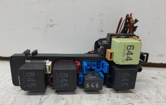 Volkswagen Golf VI Fuse box set 1K1937503A