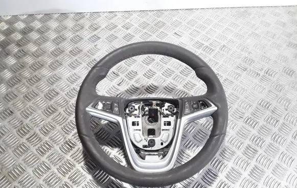 Opel Zafira C Steering wheel 13387037 13386800