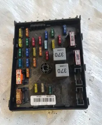 Volkswagen PASSAT B6 Fuse module 3C0937125 63592777