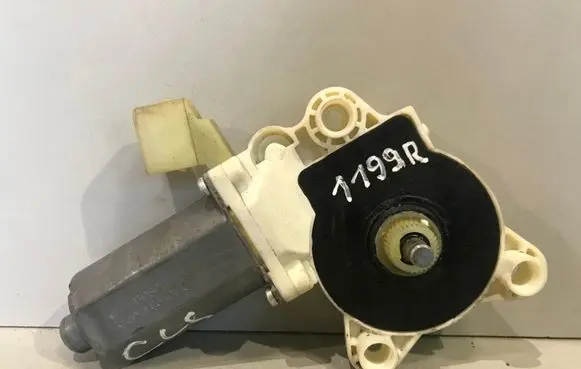 Mercedes-Benz CLS C219 Front door window regulator motor A2198200642 0130821432