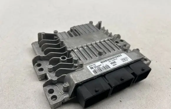 Ford Kuga I Engine control unit/module 8V4112A650AE