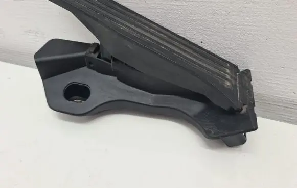 Volkswagen Tiguan Accelerator throttle pedal 1K1723503R