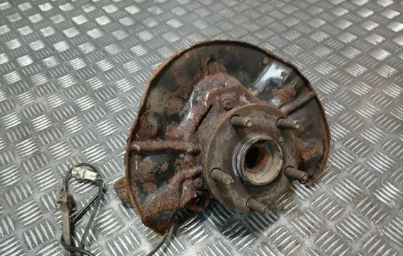 Toyota Corolla Verso E121 Front wheel hub spindle knuckle