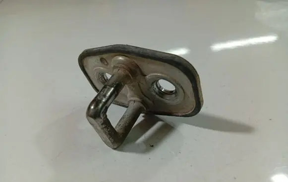 Peugeot Partner Front door lock loop/hook striker 9655466380