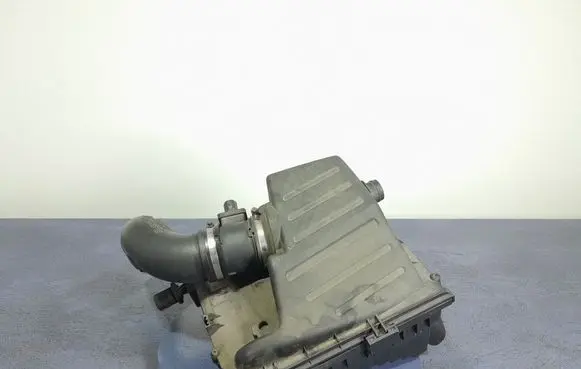Opel Insignia A Air filter box 55560883
