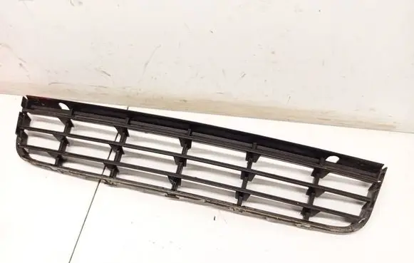 Volkswagen PASSAT B6 Front bumper lower grill 3C0853677