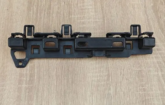 BMW 5 G30 G31 G38 Front bumper mounting bracket 7387342