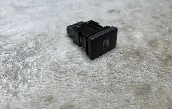 Mitsubishi Outlander Rear glass lock/latch C717 8610A132