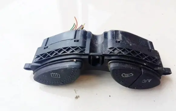 Ford Focus Windscreen/window heater switch YS4T19A945BA