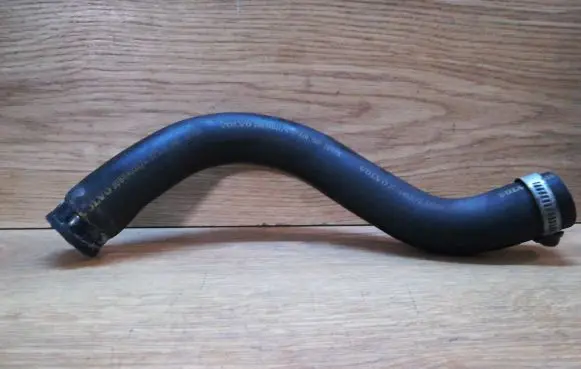 Volvo S40, V40 Engine coolant pipe/hose 30864031
