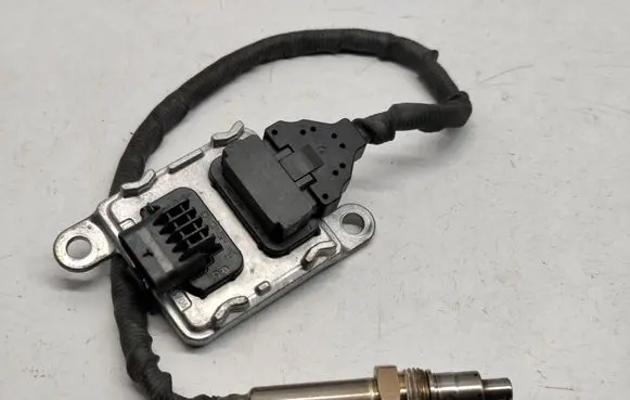 Mercedes-Benz E W213 Lambda probe sensor A0009058011 SNS1005 0009058011