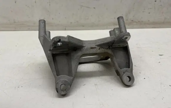 Nissan Qashqai J12 Engine mounting bracket 112546UB5A