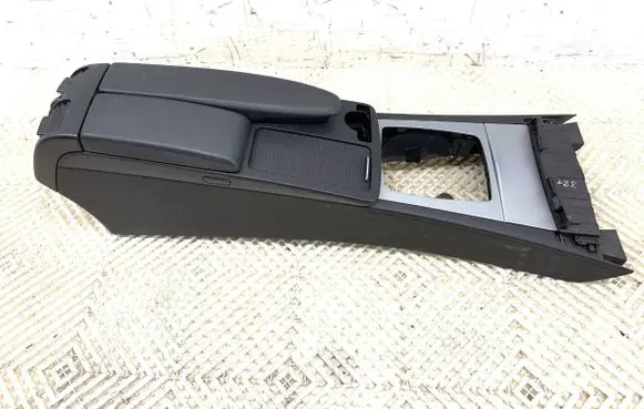 Mercedes-Benz C W204 Center console 