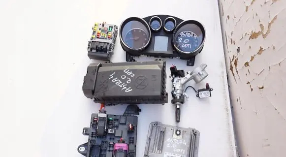 Opel Astra J Engine control unit/module ECU