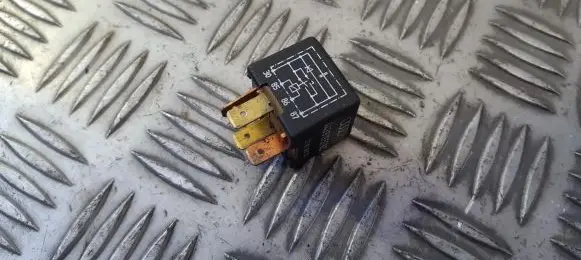 Volkswagen PASSAT B5 Other relay 443919578c 267