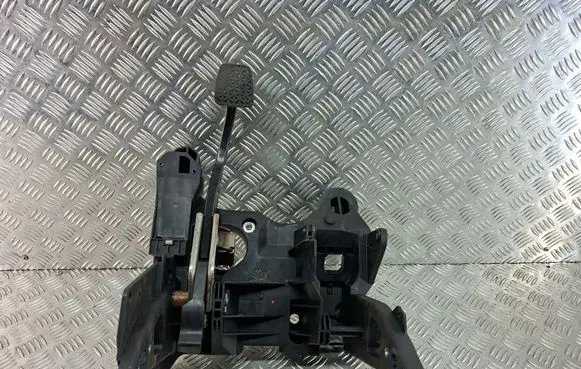 Opel Astra K Brake pedal 