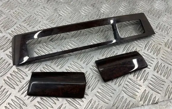 Dashboard glove box trim