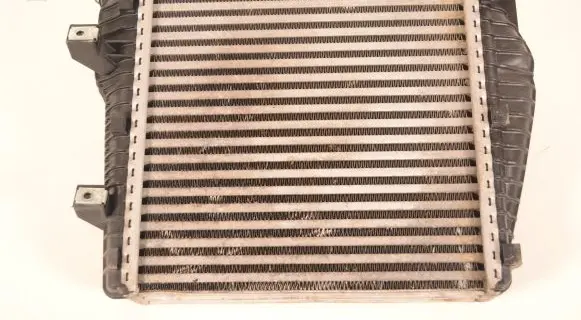 Volkswagen Touareg II Intercooler radiator 7P0145804B