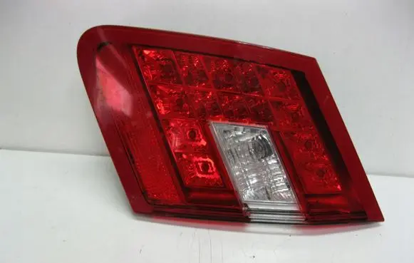 Tailgate rear/tail lights